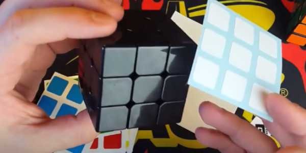 Jak oklejać Kostkę Rubika - prawidłowa instrukcja krok po kroku